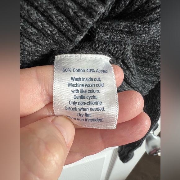 Size large Urban pipeline turtleneck sweater. - Picture 3 of 4